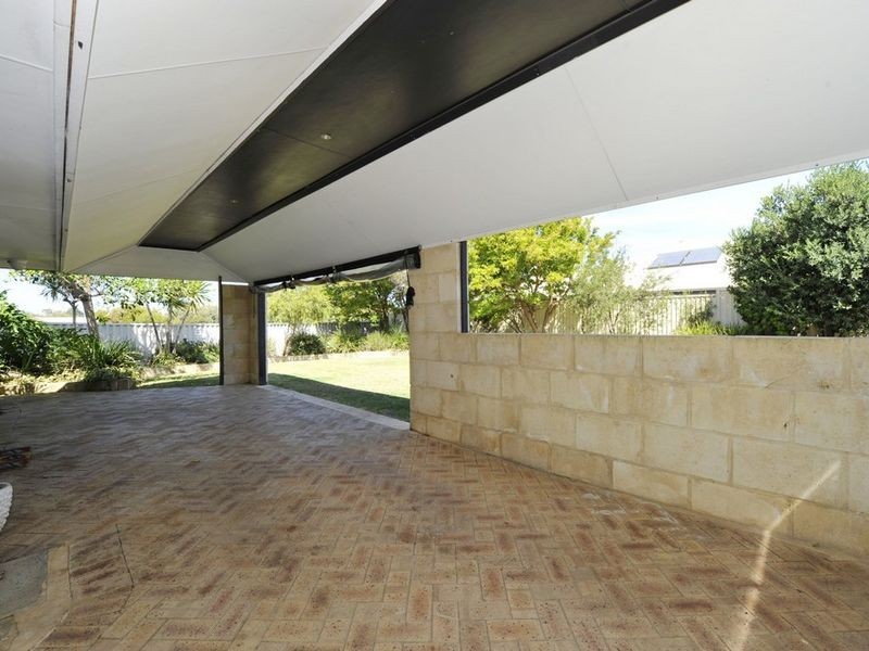 11 Boronia Close, Halls Head WA 6210