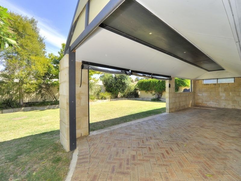 11 Boronia Close, Halls Head WA 6210