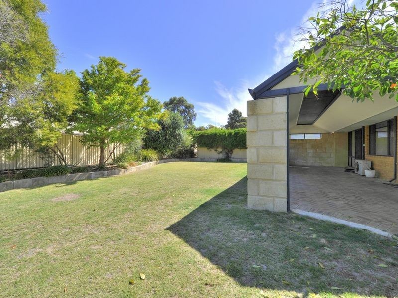 11 Boronia Close, Halls Head WA 6210