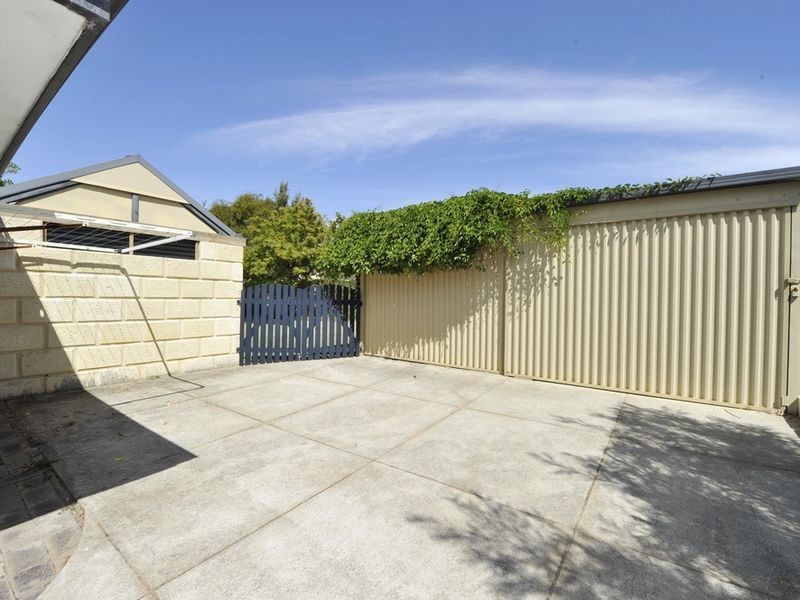 11 Boronia Close, Halls Head WA 6210
