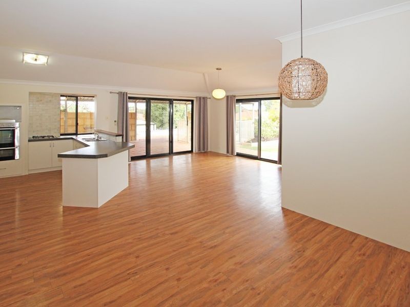 15 Lambourne Place, Halls Head WA 6210