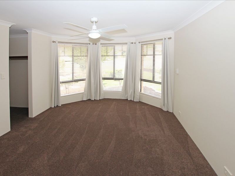 15 Lambourne Place, Halls Head WA 6210