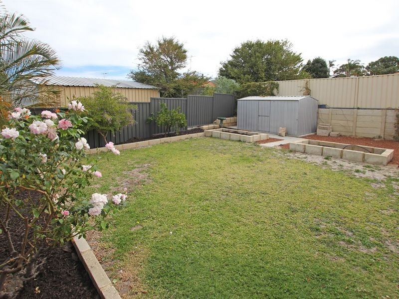 15 Lambourne Place, Halls Head WA 6210