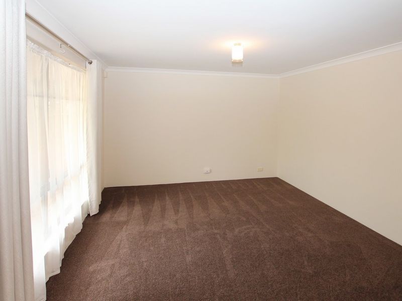 15 Lambourne Place, Halls Head WA 6210