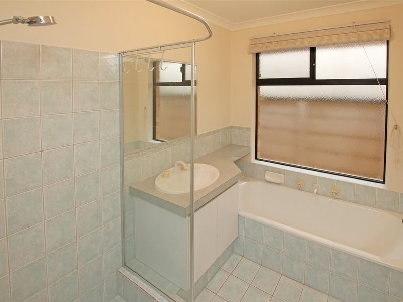 15 Lambourne Place, Halls Head WA 6210