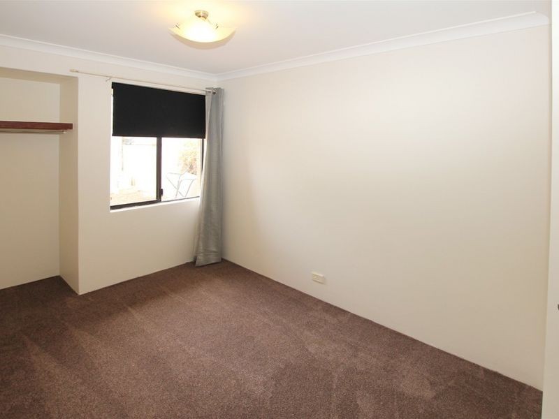 15 Lambourne Place, Halls Head WA 6210