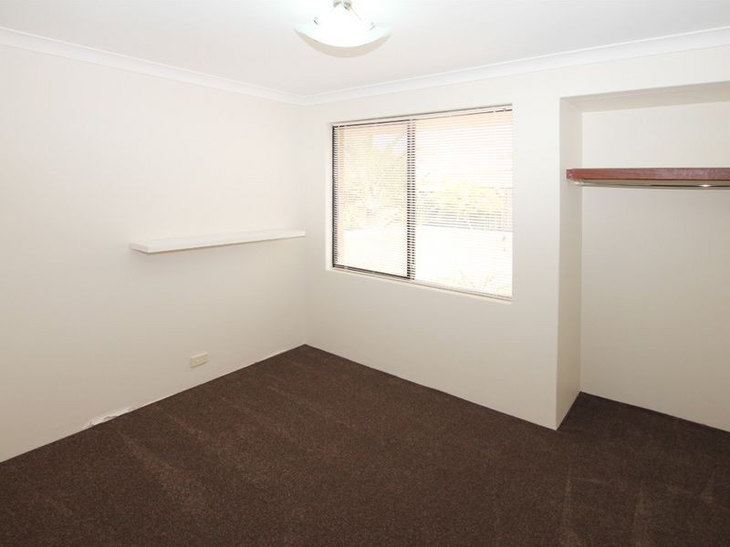 15 Lambourne Place, Halls Head WA 6210