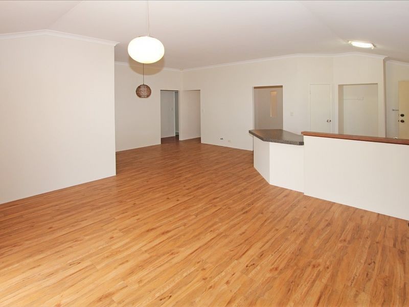 15 Lambourne Place, Halls Head WA 6210