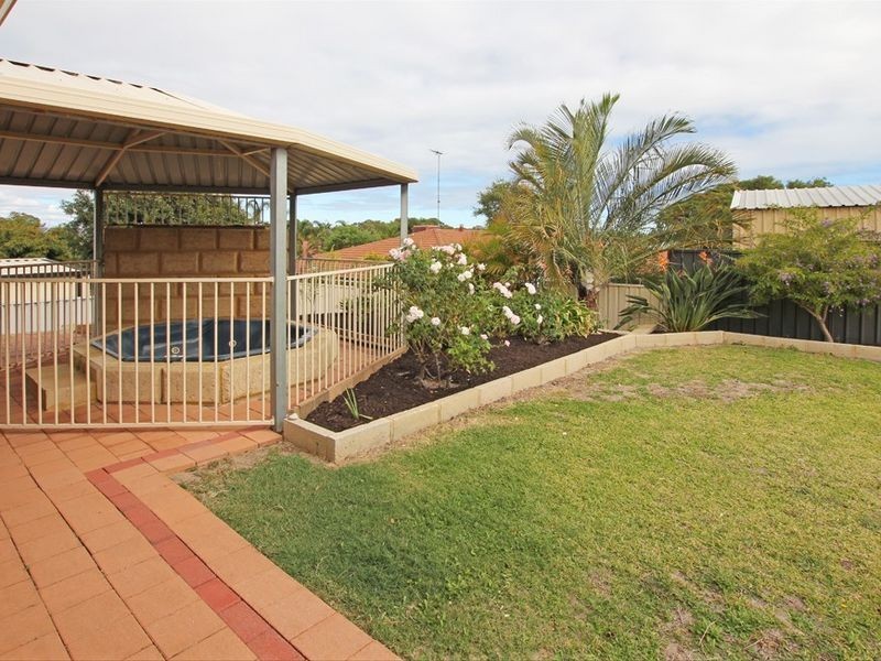 15 Lambourne Place, Halls Head WA 6210