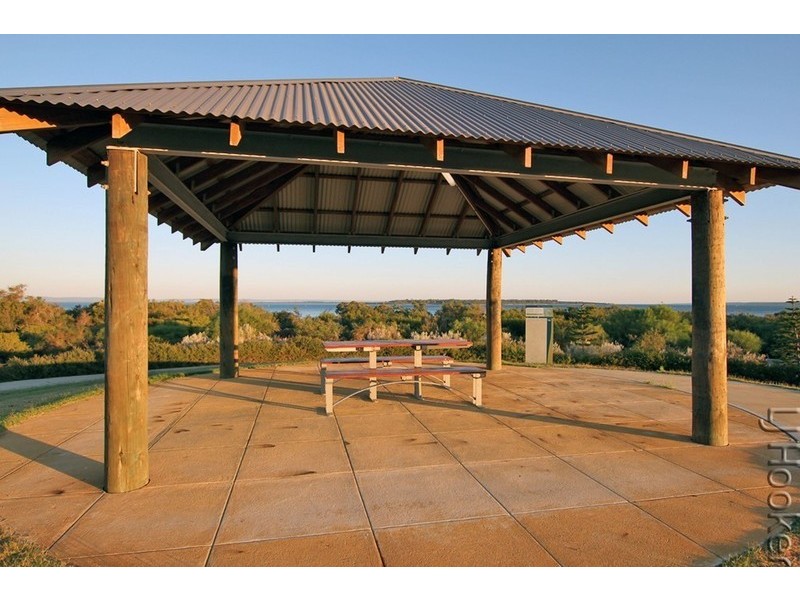 10 Sovereign Place, Wannanup WA 6210