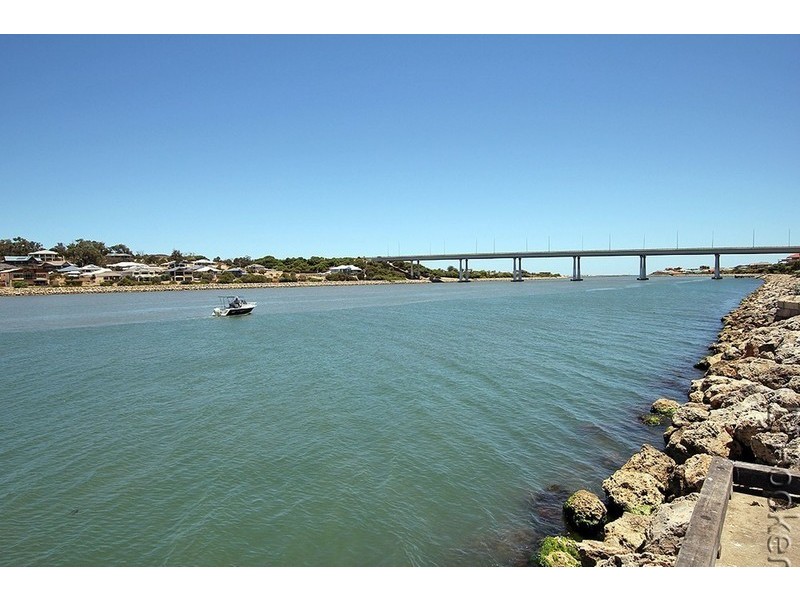 10 Sovereign Place, Wannanup WA 6210