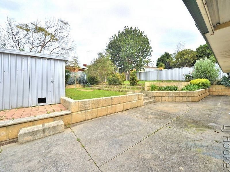 26 Casuarina Drive, Halls Head WA 6210