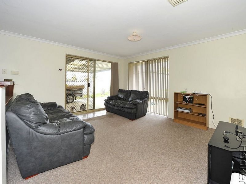 26 Casuarina Drive, Halls Head WA 6210