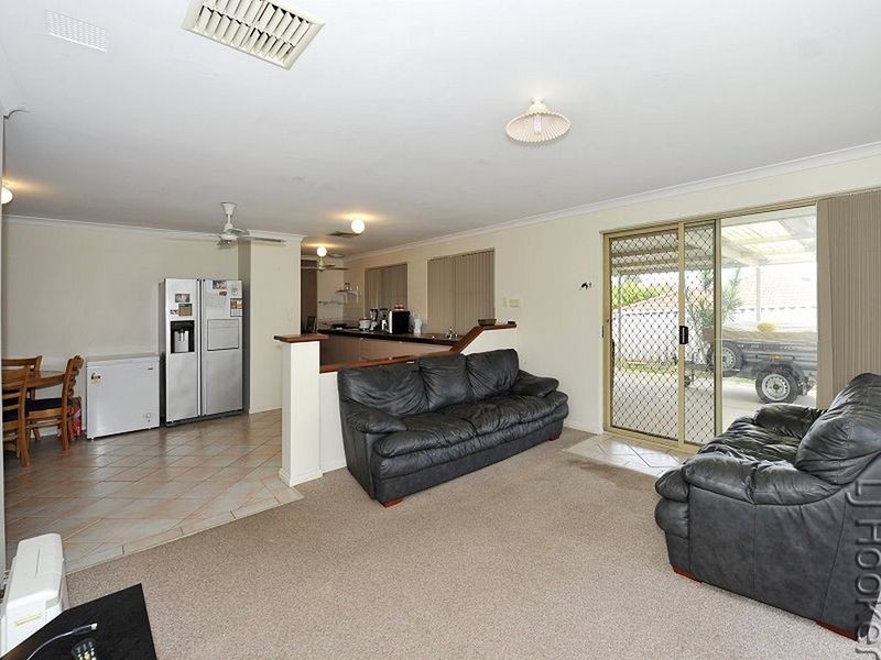 26 Casuarina Drive, Halls Head WA 6210