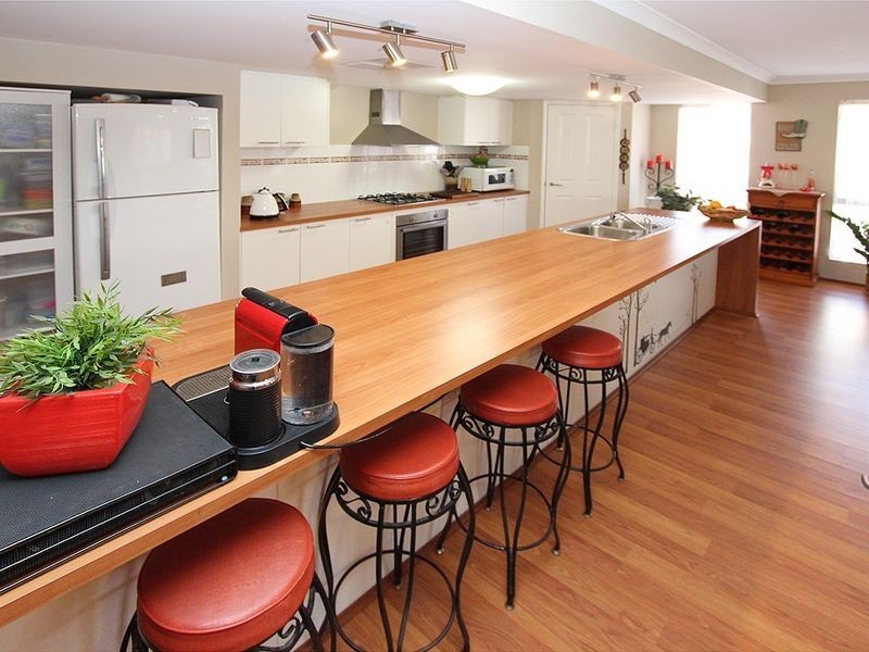 10 Holloway Turn, Ravenswood WA 6208