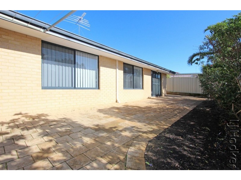 95B Peelwood Parade, Halls Head WA 6210