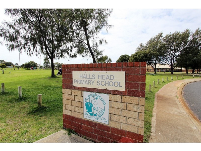 95B Peelwood Parade, Halls Head WA 6210