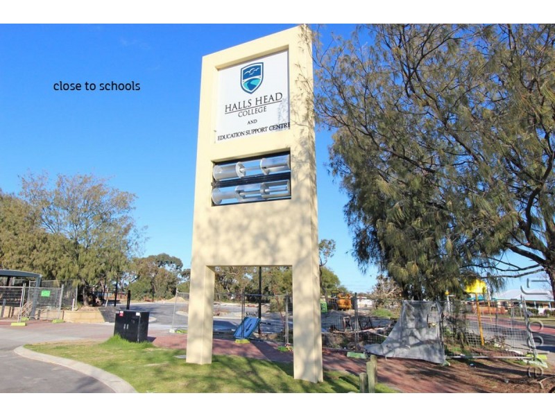 95B Peelwood Parade, Halls Head WA 6210