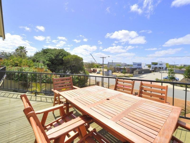 54 Queen Parade, Wannanup WA 6210