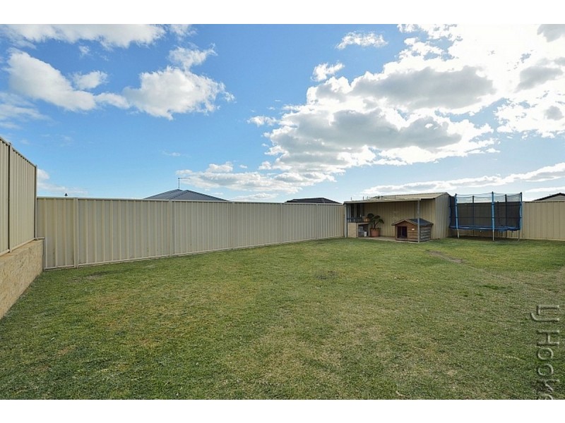 15 Lismore Ridge, Lakelands WA 6180