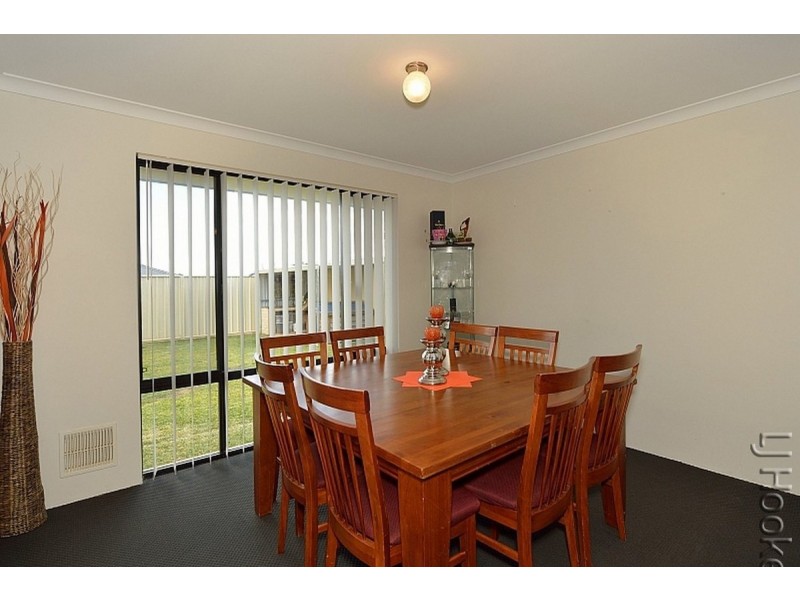 15 Lismore Ridge, Lakelands WA 6180