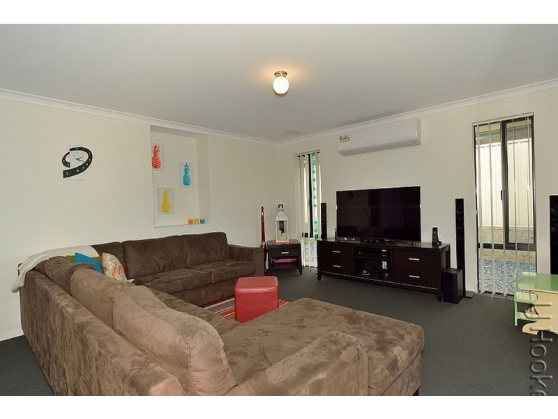 15 Lismore Ridge, Lakelands WA 6180