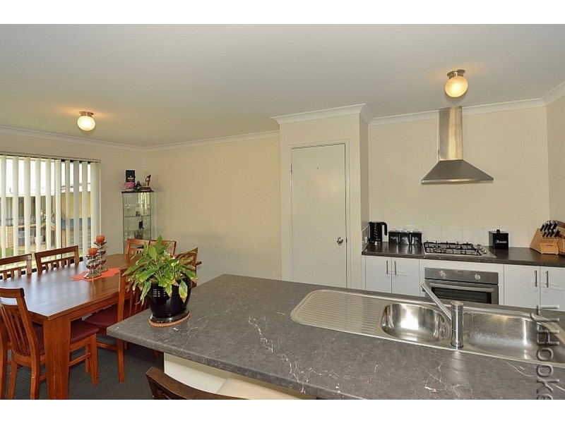 15 Lismore Ridge, Lakelands WA 6180