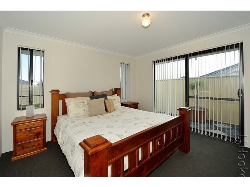 15 Lismore Ridge, Lakelands WA 6180