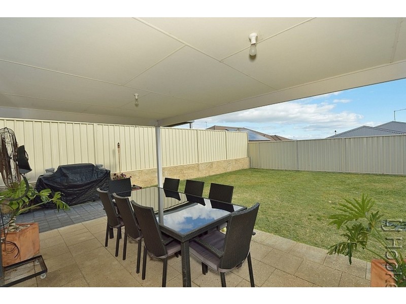 15 Lismore Ridge, Lakelands WA 6180