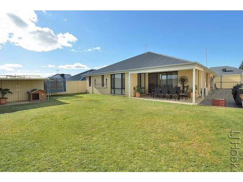 15 Lismore Ridge, Lakelands WA 6180