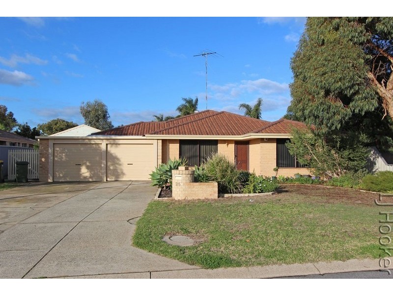 35 Everlasting Retreat, Halls Head WA 6210