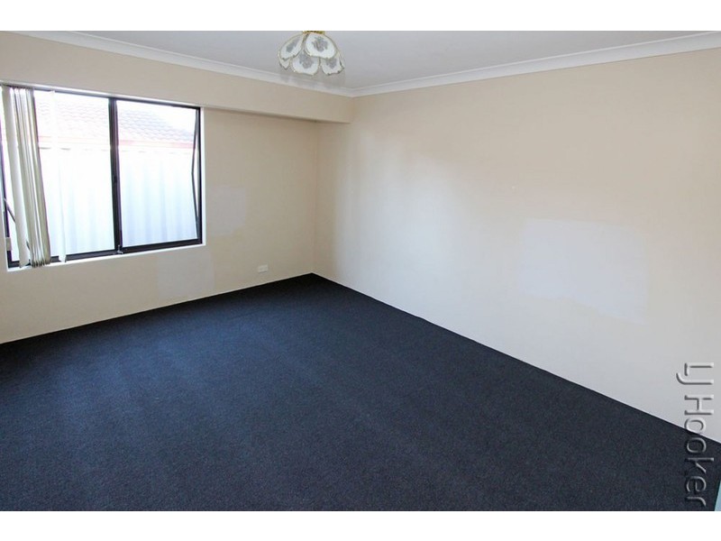 35 Everlasting Retreat, Halls Head WA 6210