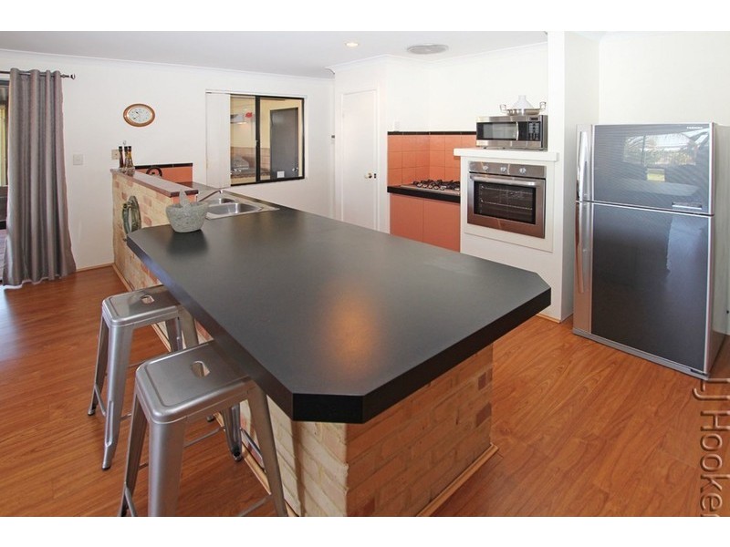 25 Casuarina Drive, Halls Head WA 6210