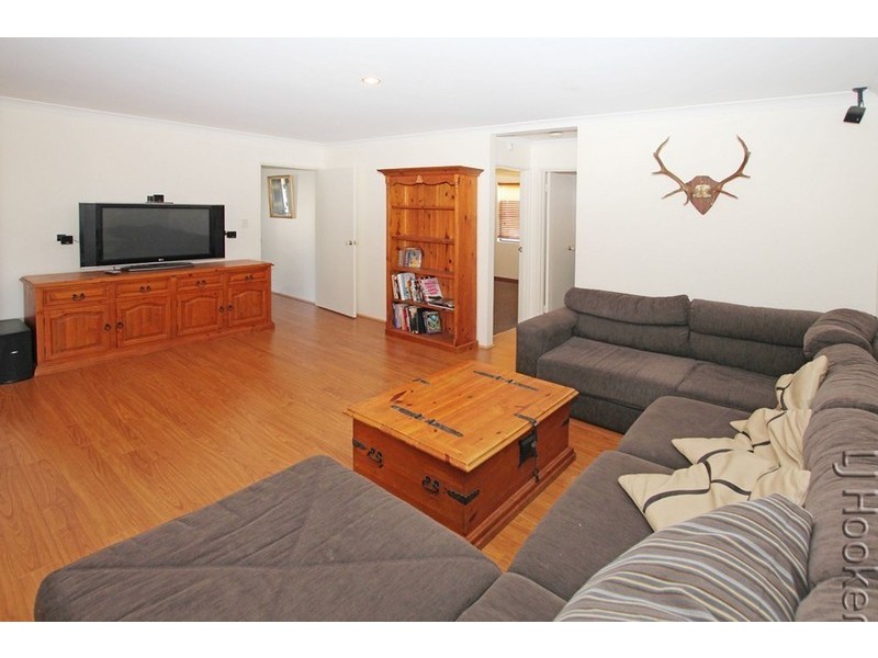 25 Casuarina Drive, Halls Head WA 6210