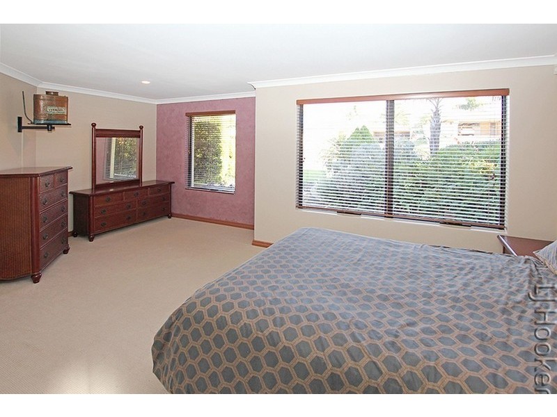 25 Casuarina Drive, Halls Head WA 6210