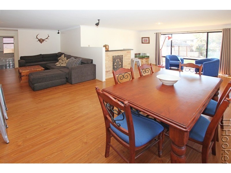 25 Casuarina Drive, Halls Head WA 6210