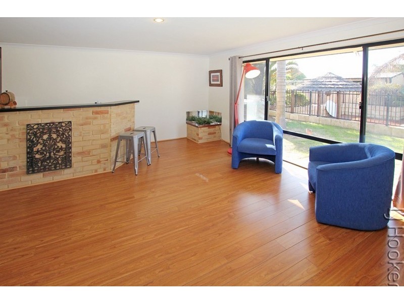 25 Casuarina Drive, Halls Head WA 6210