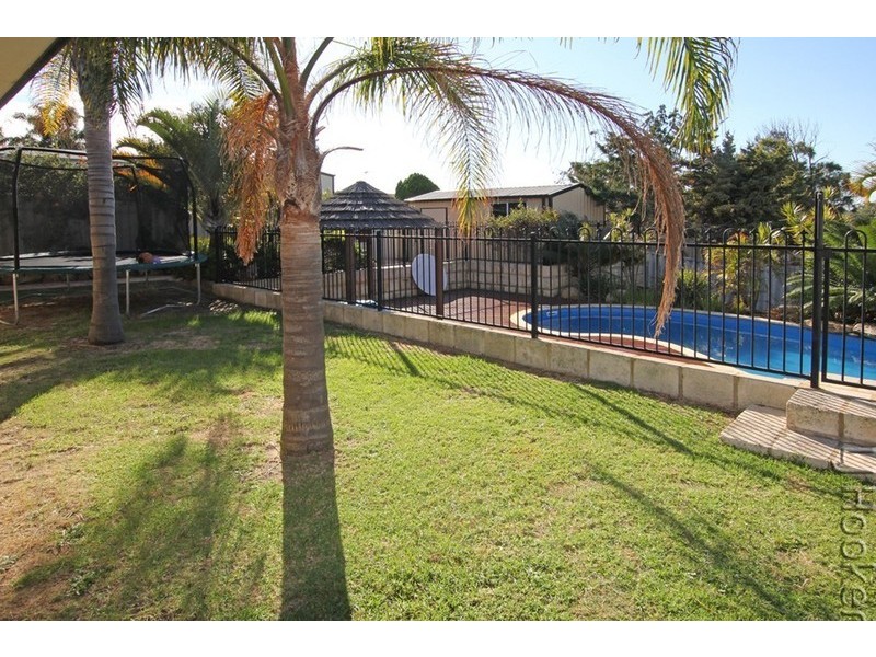 25 Casuarina Drive, Halls Head WA 6210