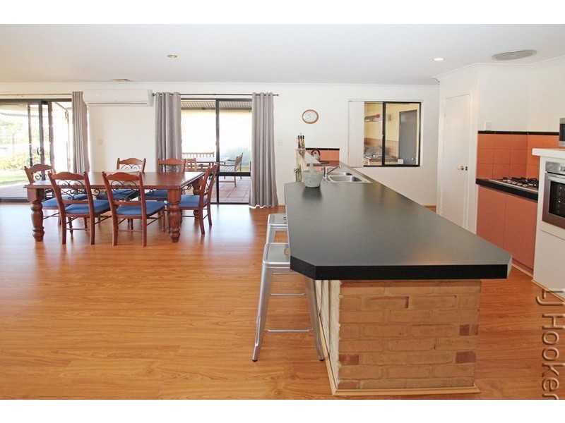 25 Casuarina Drive, Halls Head WA 6210