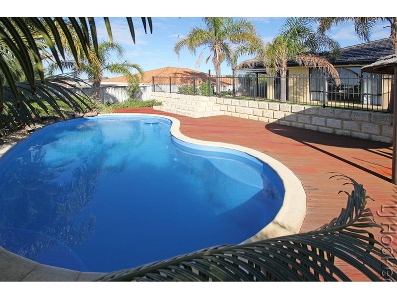 25 Casuarina Drive, Halls Head WA 6210