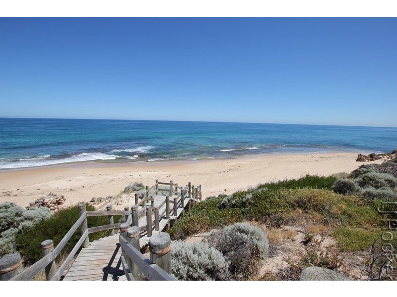 25 Casuarina Drive, Halls Head WA 6210