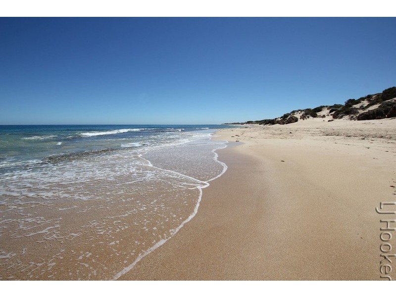 25 Casuarina Drive, Halls Head WA 6210