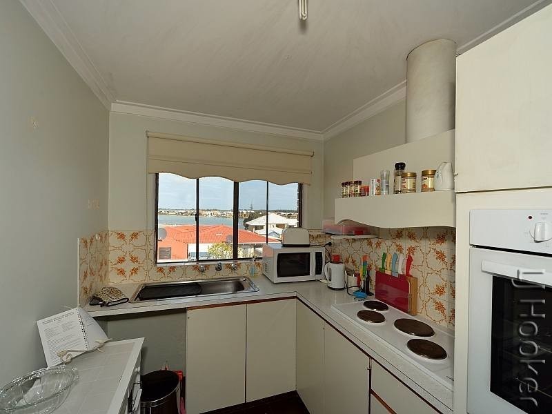 13/11 Leslie Street, Dudley Park WA 6210