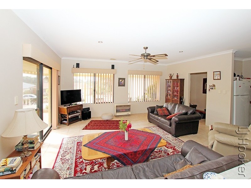 54 Paradise Circuit, Halls Head WA 6210