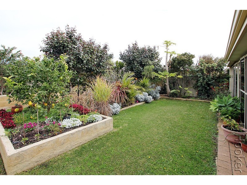 54 Paradise Circuit, Halls Head WA 6210