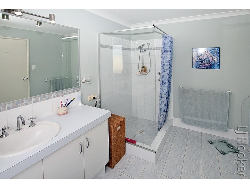 54 Paradise Circuit, Halls Head WA 6210