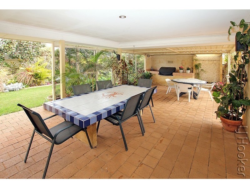 54 Paradise Circuit, Halls Head WA 6210