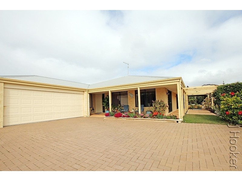 54 Paradise Circuit, Halls Head WA 6210