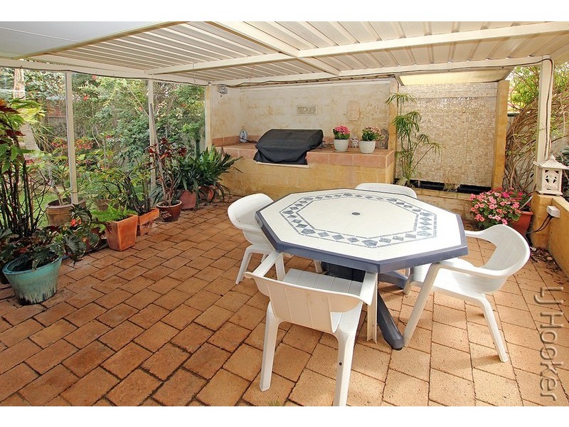 54 Paradise Circuit, Halls Head WA 6210