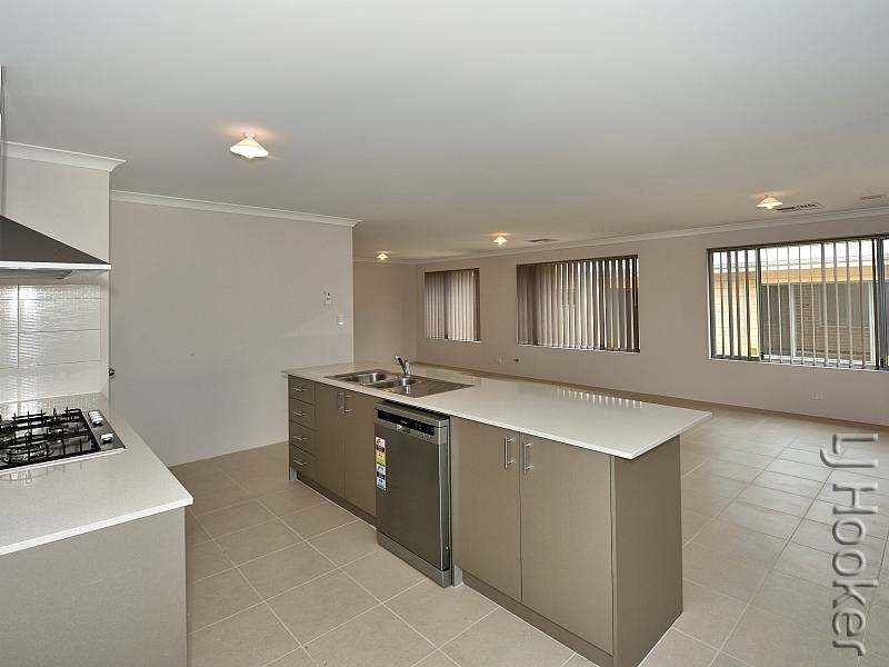4 Gullane Way, Meadow Springs WA 6210